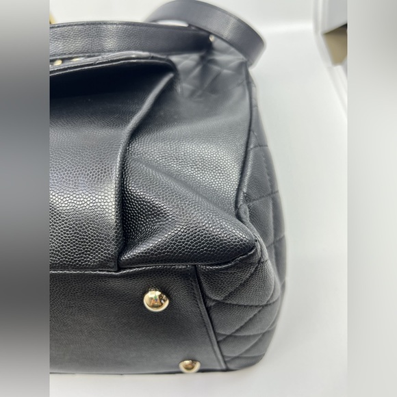Chanel Caviar Pocket Large Tote - Picture 13 of 16